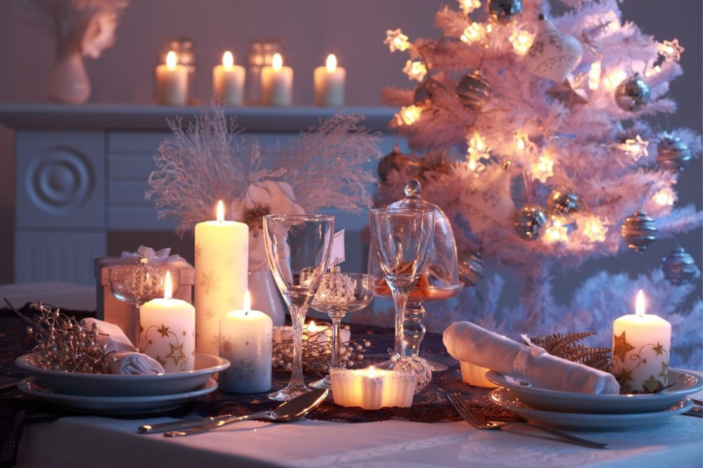 vianočné dekorácie na stôl