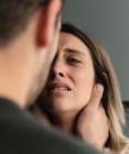 Keď láska spúšťa kortizol: Ako vzťah s narcistom dokáže zmeniť telo?