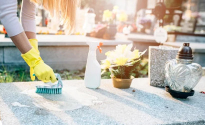 Ako vyčistiť náhrobný kameň a upratať hrob pred Sviatkom všetkých svätých?