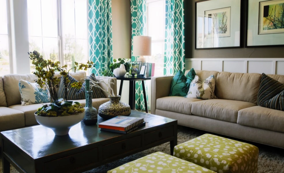 zbytočné dekorácie v interiéri