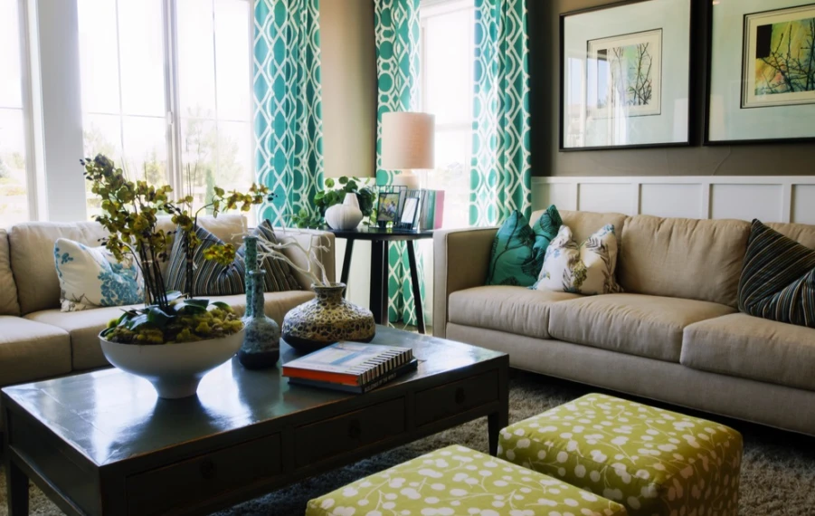 zbytočné dekorácie v interiéri