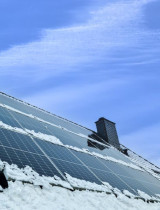 Fyzikálny jav, vďaka ktorému môžu solárne panely v zime príjemne prekvapiť