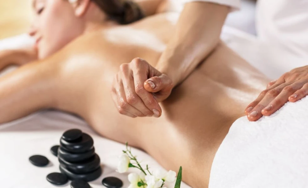 ergonómia pri masáži správna poloha terapeuta