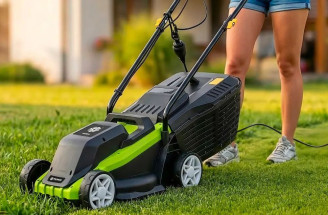 Elektrická, benzínová alebo akumulátorová kosačka - Planeo Poprad radí ktorú vybrať